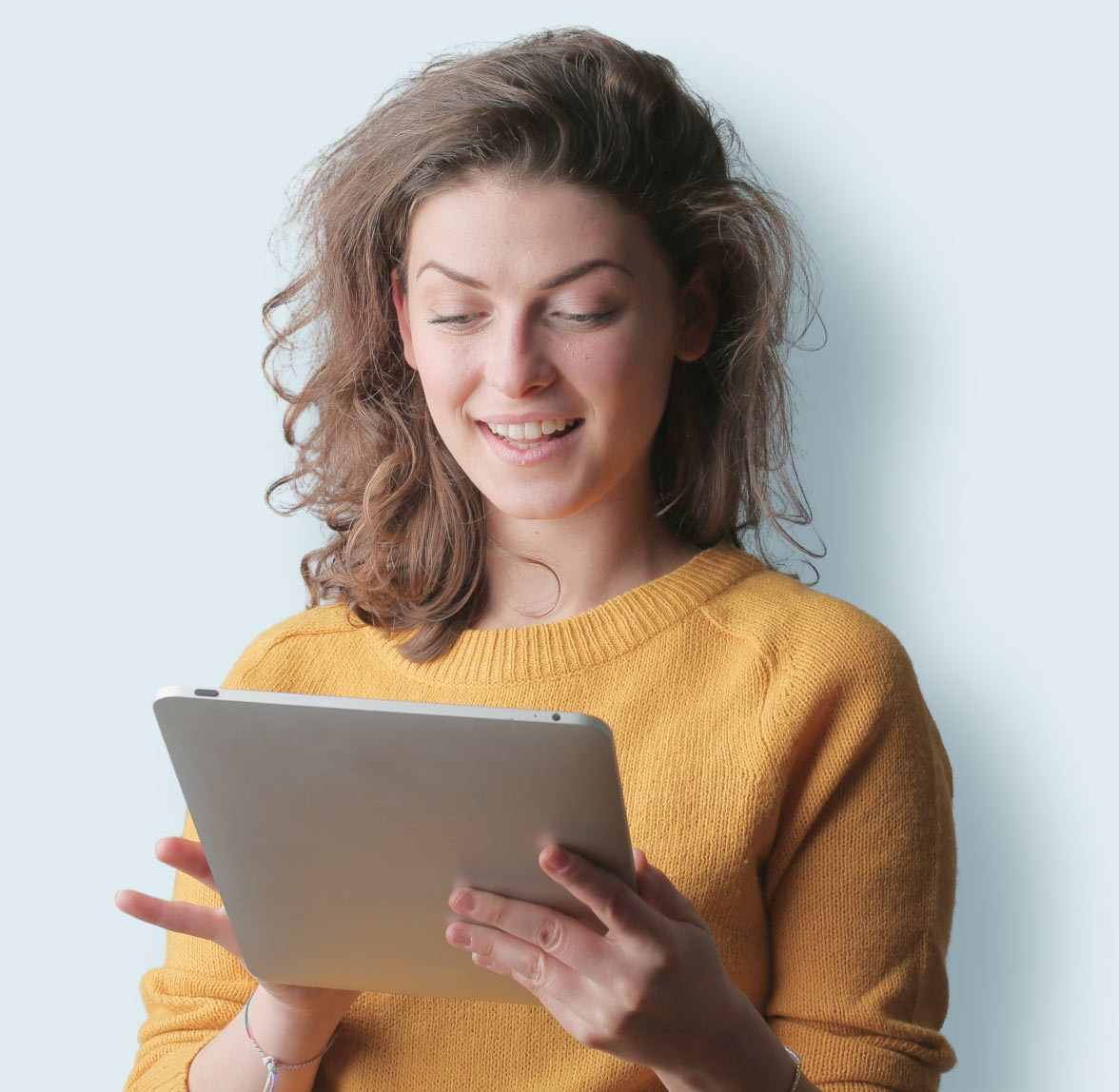 Professional woman with tablet – AdminBooks financial solutions